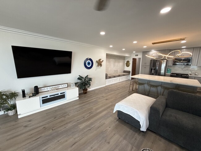 Building Photo - 1174 E Ocean Blvd