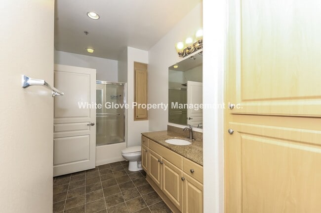 Building Photo - Wonderful 1 Bedroom in Irvine Watermarke C...