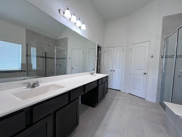 Building Photo - 14147 Little River Dr