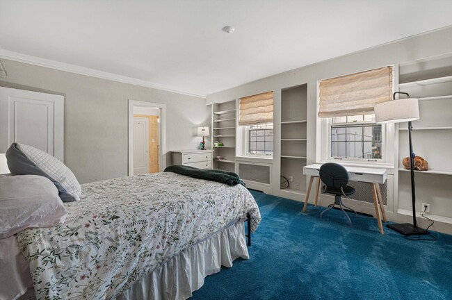 Building Photo - 2835 N Lake Dr