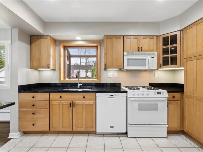 Building Photo - 619 Rockland Ave