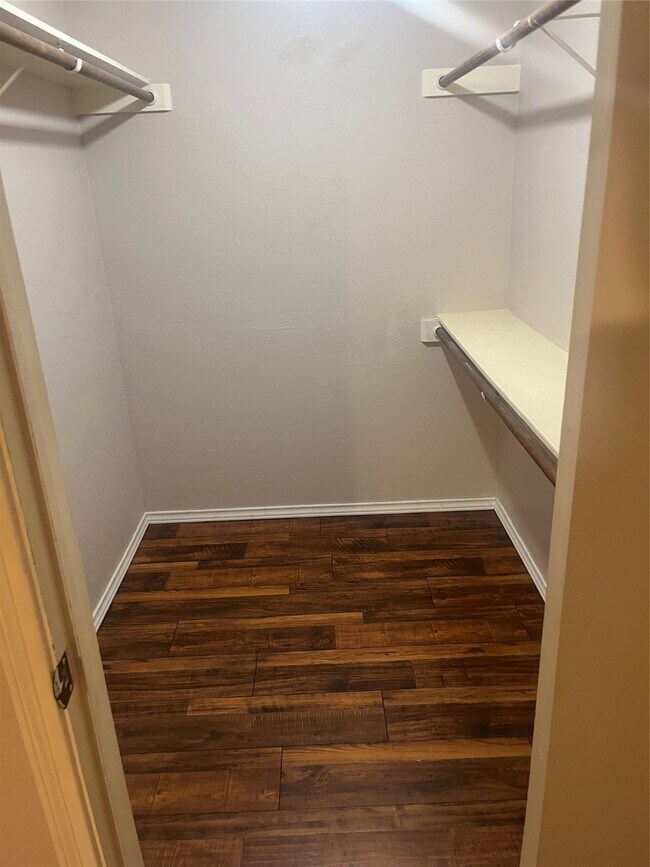 Building Photo - 9700 Leawood Blvd