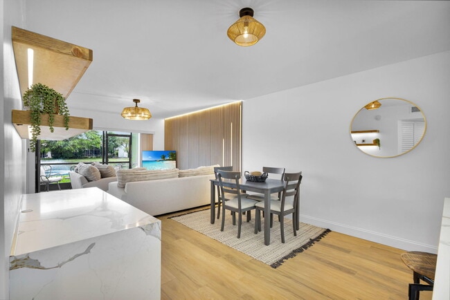 Building Photo - 12911 Briarlake Dr