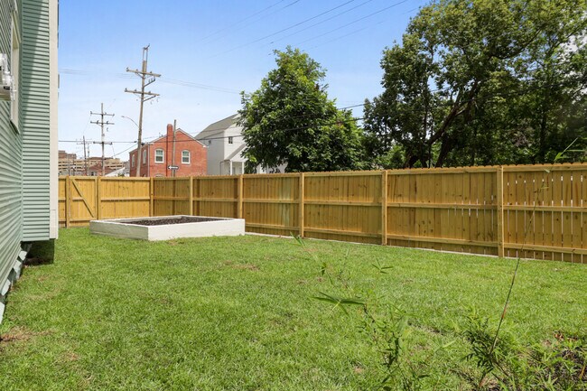 Building Photo - 2700-02 Soniat St