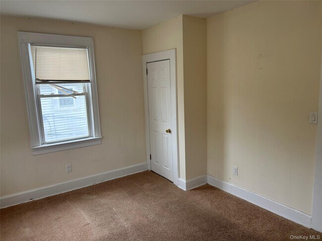 Building Photo - 265 Conklin St