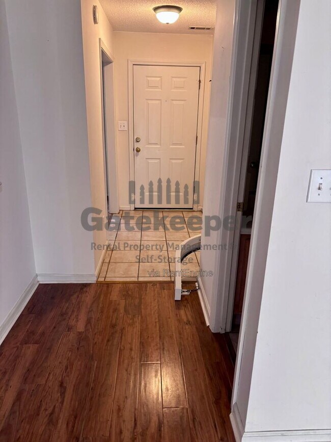 Building Photo - 644 N Fairfield Dr