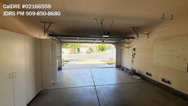 Building Photo - Rancho Cucamonga 4 Bedroom Home