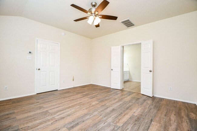 Building Photo - 5327 Stonegate Dr