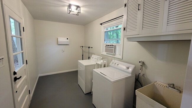 Building Photo - 4961 US-220