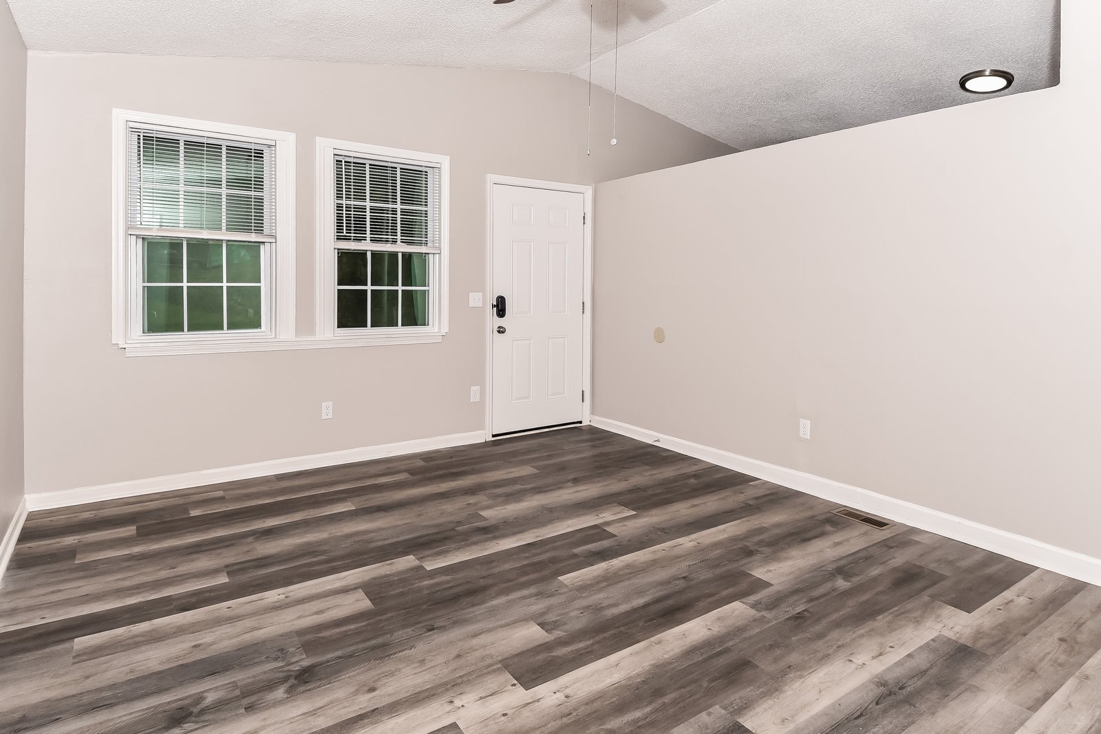 Building Photo - 7254 Pinedale Dr