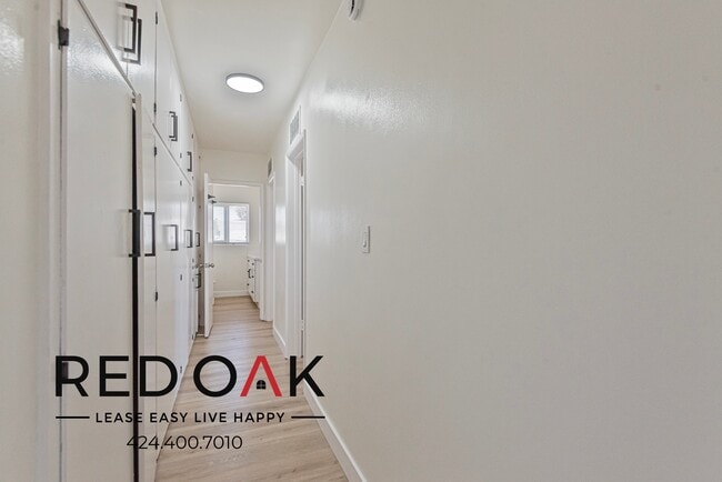 Building Photo - 3401 Ocean Park Blvd