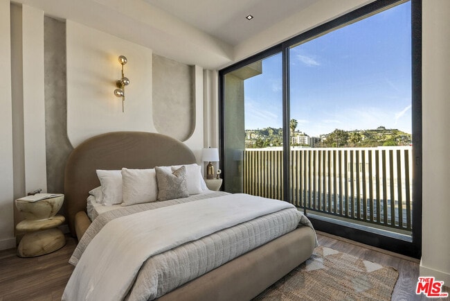 Building Photo - 1021 N Ogden Dr