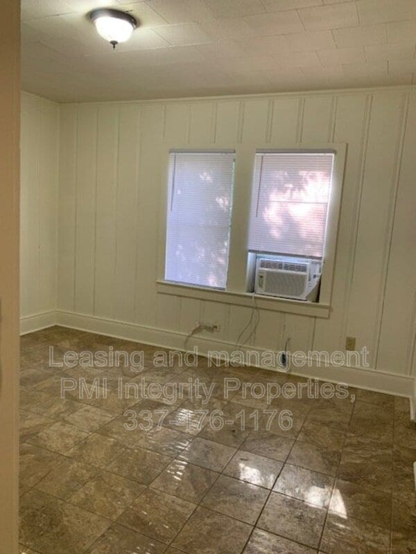 Building Photo - 113 Marcel St