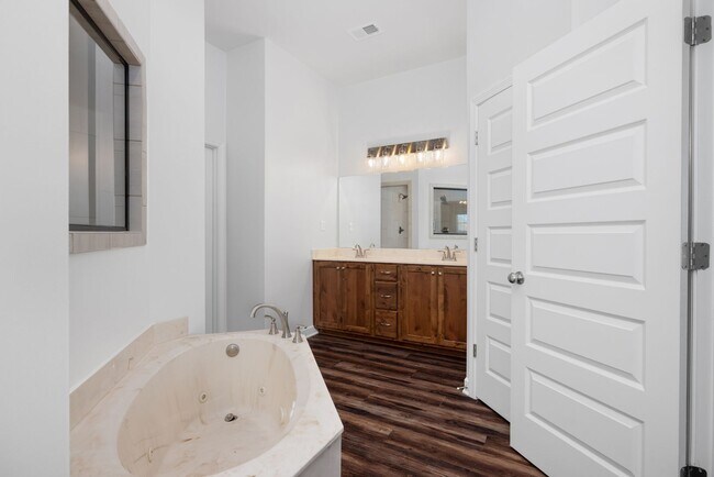 Building Photo - 4 bedroom, 3 bath built in 2022 in Southav...