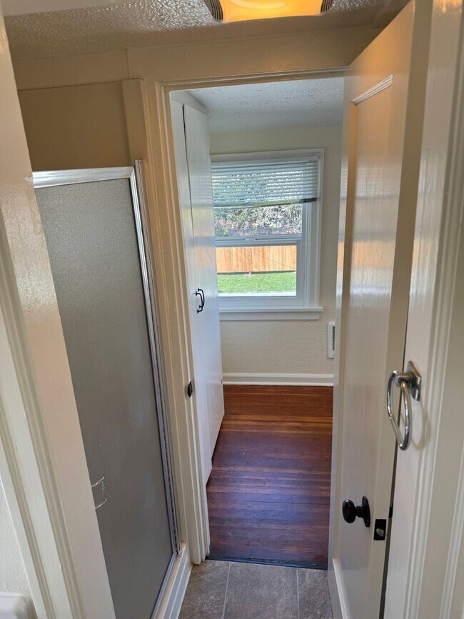 Building Photo - 4 Bedroom House in SE Eugene