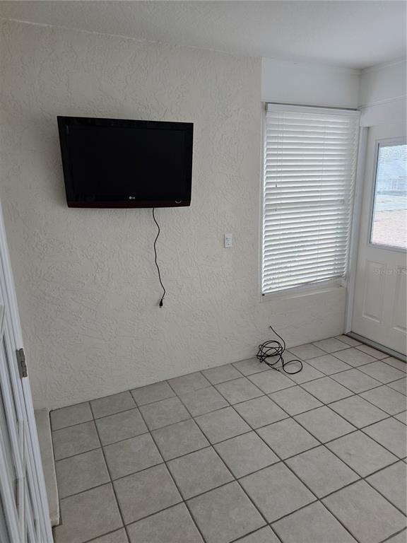 Building Photo - 8701 Village Green Blvd