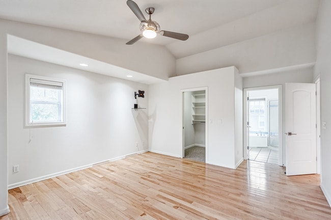 Building Photo - Gorgeous 4 Bed, 2.5 Bath House!