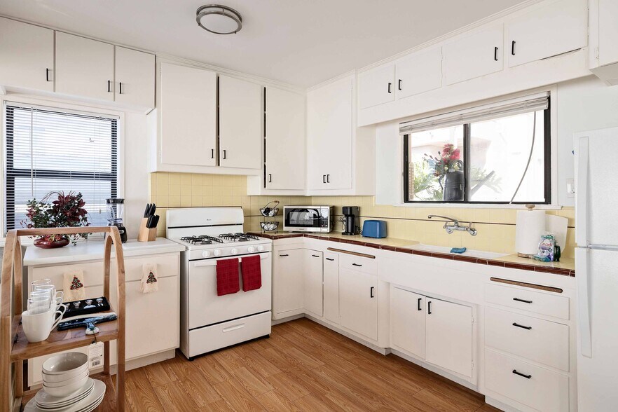 Building Photo - 1634 Bayview Dr