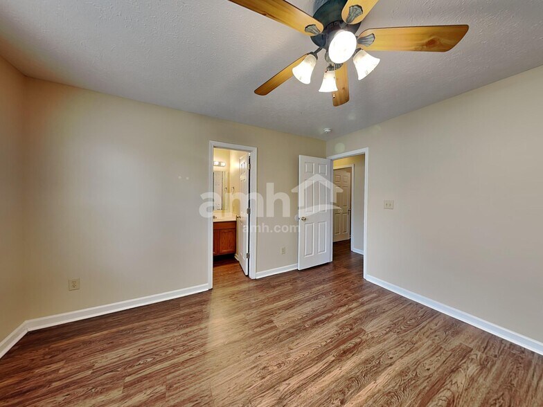 Building Photo - 6305 Blakeview Dr