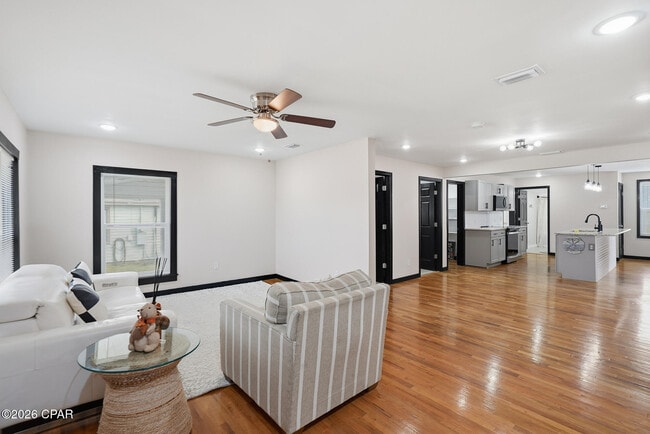 Building Photo - 1808 Chestnut Ave