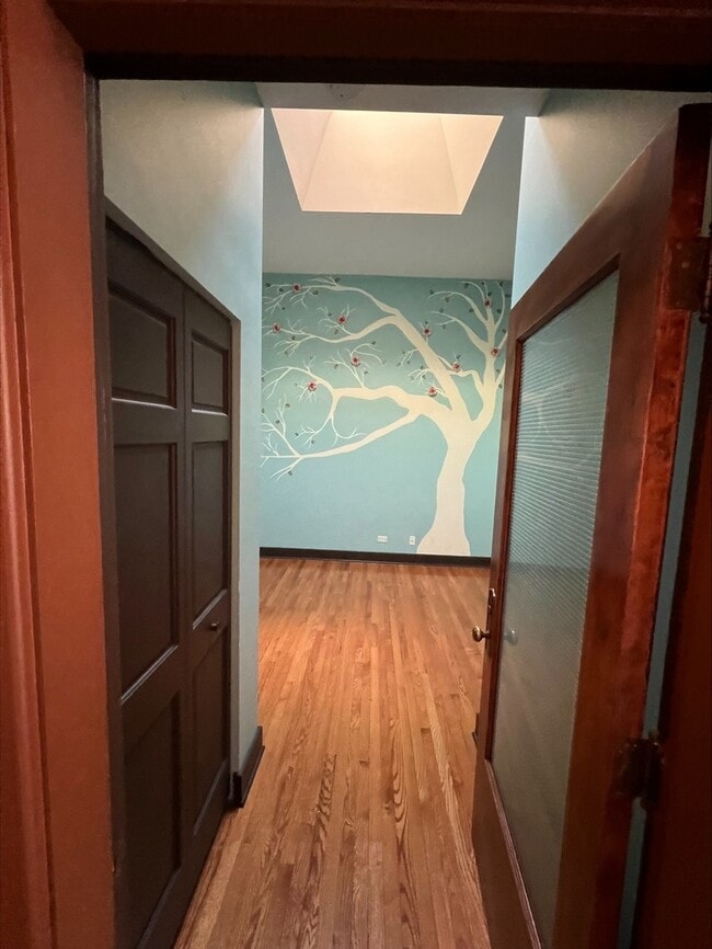 Building Photo - 26 E Downer Pl