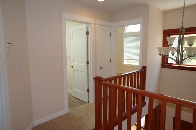 Building Photo - Stunning SW Portland (Arranmore) 4-bedroom...