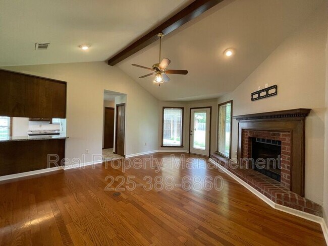 Building Photo - 2422 Riverside Dr