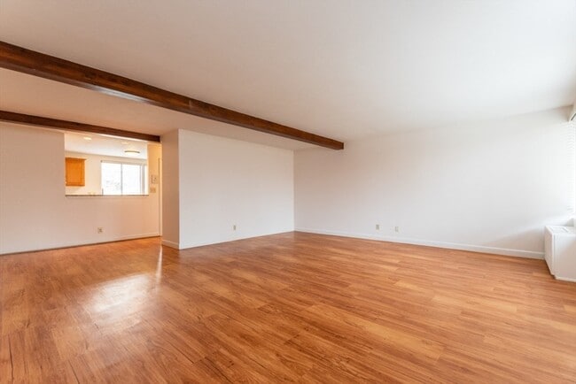 Building Photo - 8 Longwood Dr