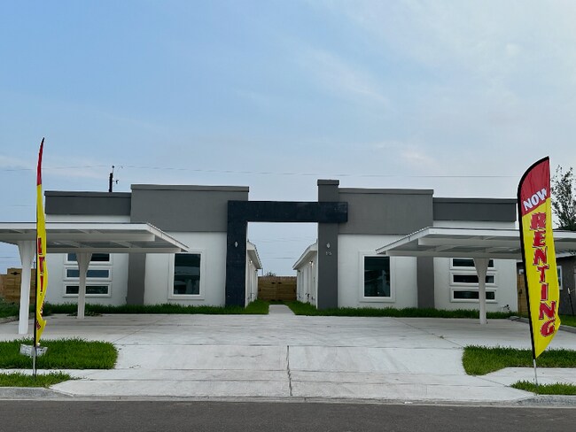 Building Photo - 116 W Campeche Ave