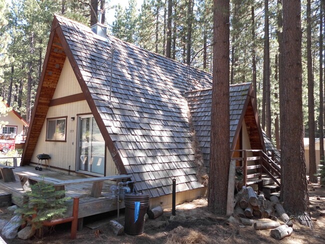 Building Photo - Nice house in South Lake Tahoe available now!