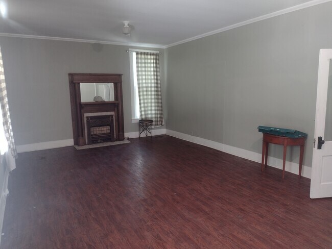 Building Photo - 123 Hillcrest St