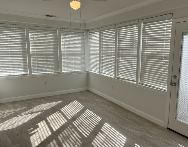 Building Photo - 4390 Harvest Ln