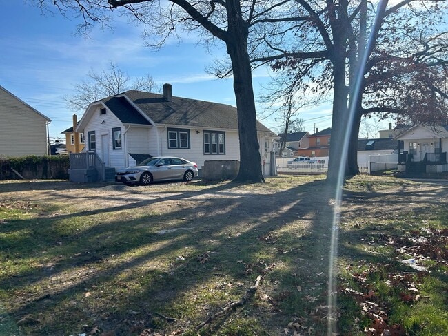 Building Photo - Amazing 2 bedroom with large bonus room for rent in Asbury Park!