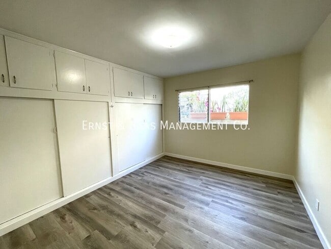 Building Photo - 159 Roycroft Ave