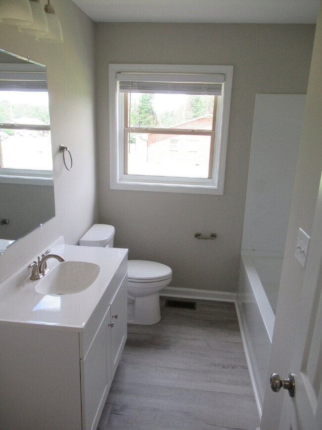 Building Photo - Newly Renovated Duplexes in Lincolnton – N...
