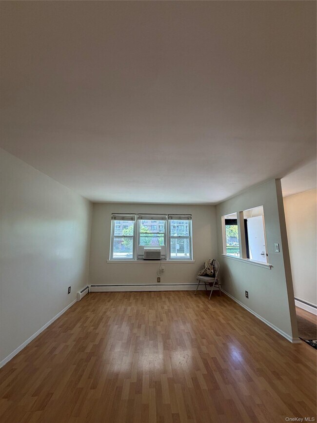 Building Photo - 2735 Cropsey Ave