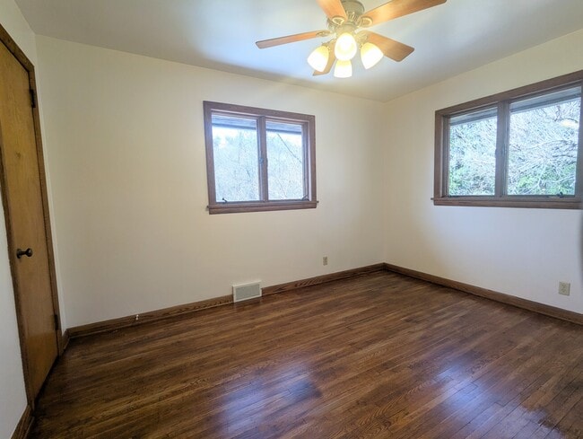 Building Photo - 117 Edna Rd