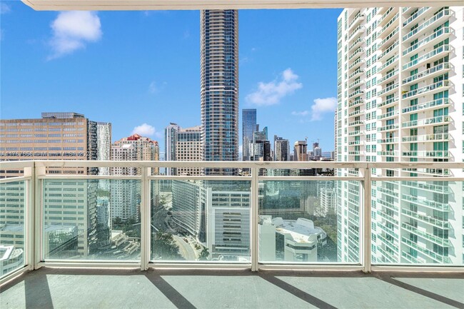 Building Photo - 950 Brickell Bay Dr