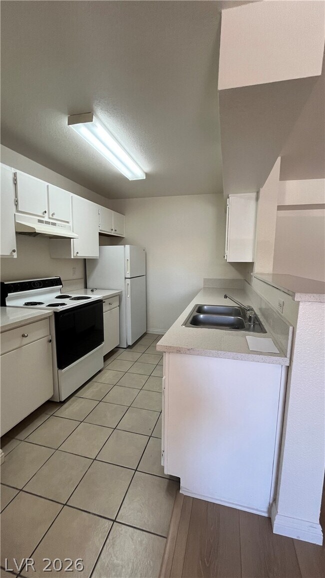Building Photo - 8101 W Flamingo Rd