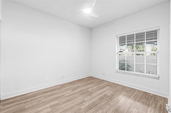 Building Photo - 6510 Via Regina
