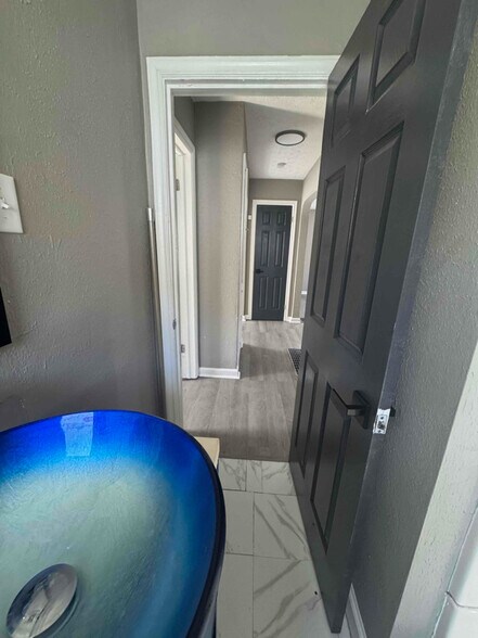 Building Photo - 2555 Avalon Pl