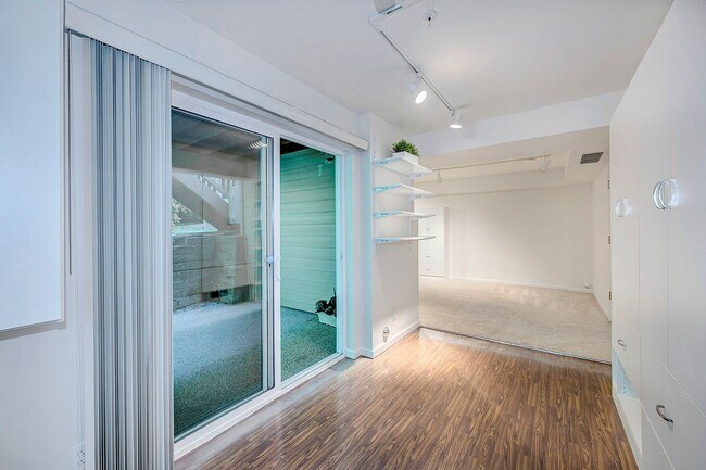 Building Photo - Mukilteo Townhome