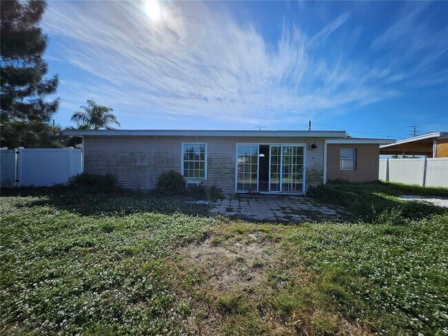 Building Photo - 21838 Edgewater Dr