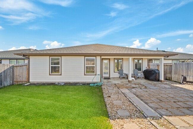 Building Photo - 30010 Reagans Rnch Dr