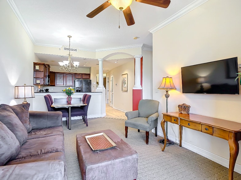 Building Photo - 13941 Clubhouse Dr