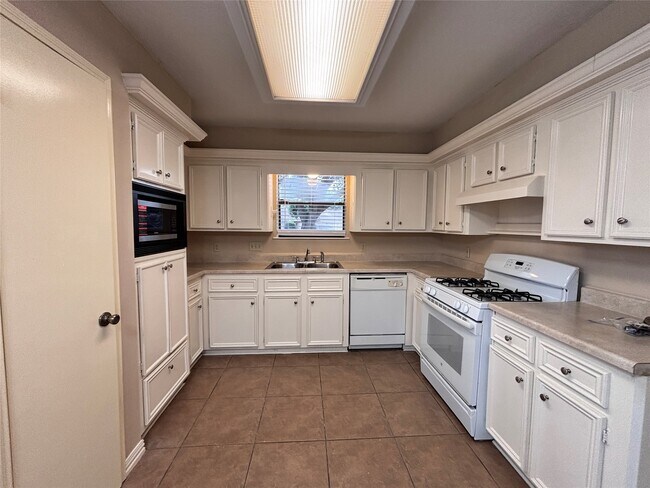 Building Photo - 15231 Cabots Landing Dr
