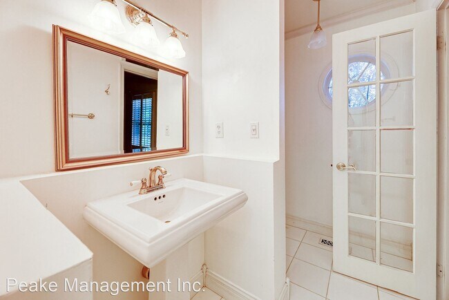 Building Photo - 2 br, 2.5 bath House - 419 S. Columbus St.