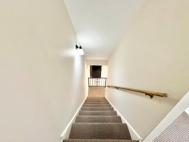 Building Photo - 601 Free Rein