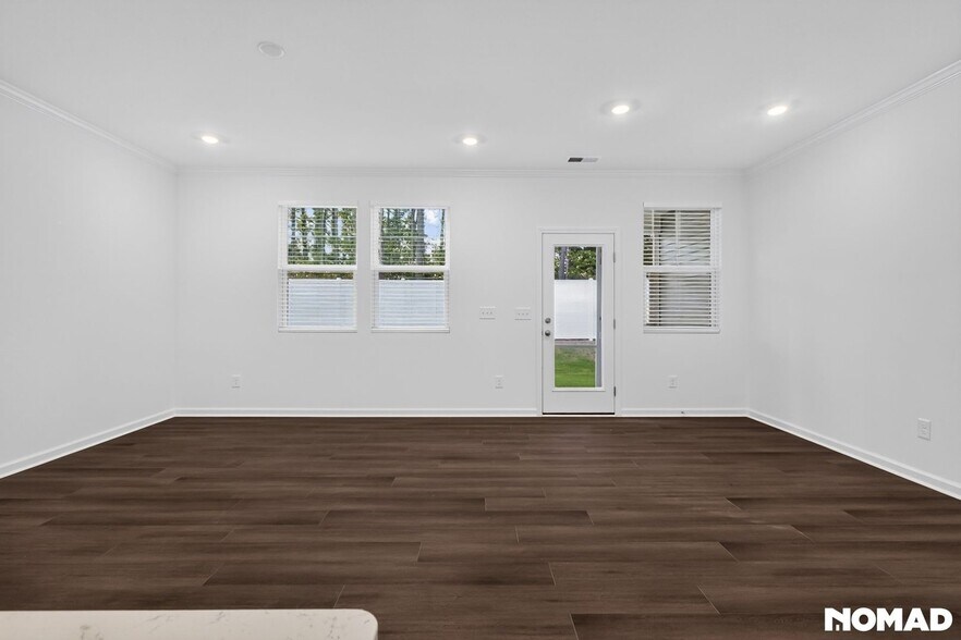 Building Photo - 104 Tree Moss Ct