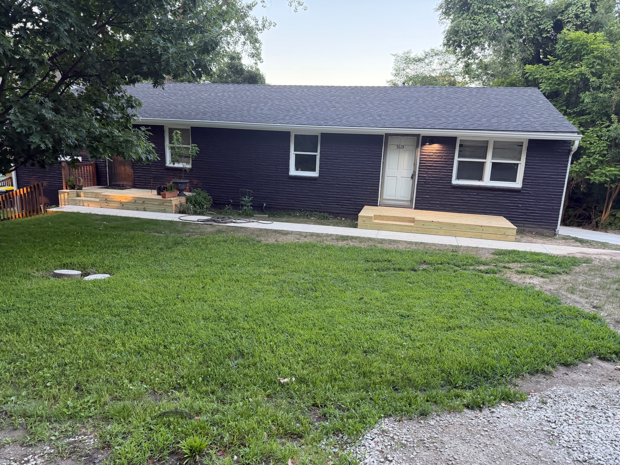 Building Photo - 5115 N Bellaire Ave